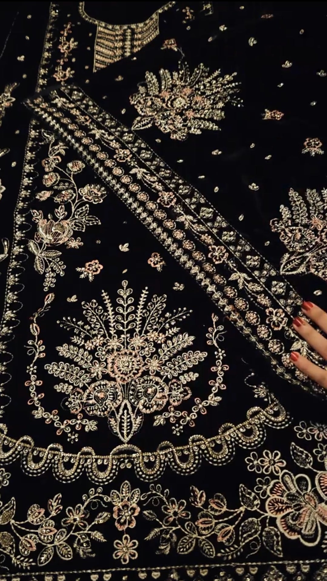 ANEELA'S VELVET EMBROIDERED 3 PIECE ARTICLE