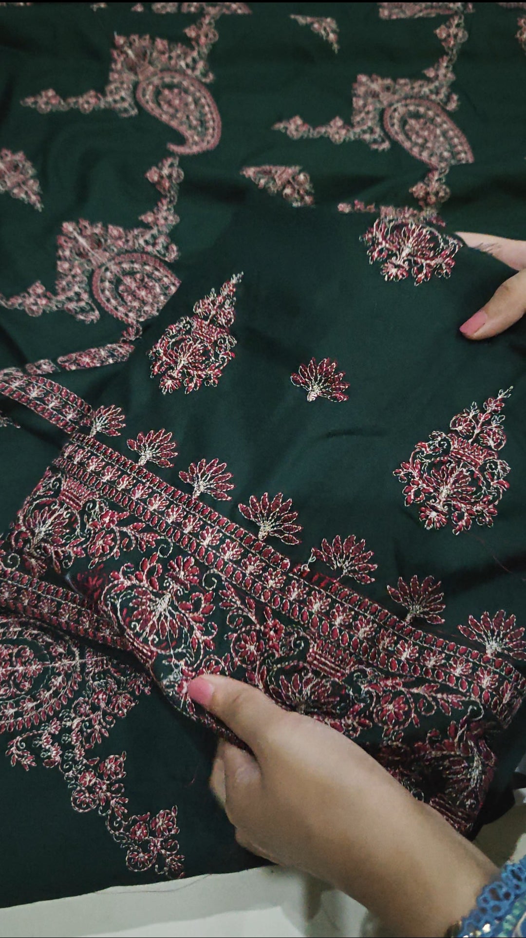 Breeze Embroidered Dhanak 3 Piece Unstitched Suit
