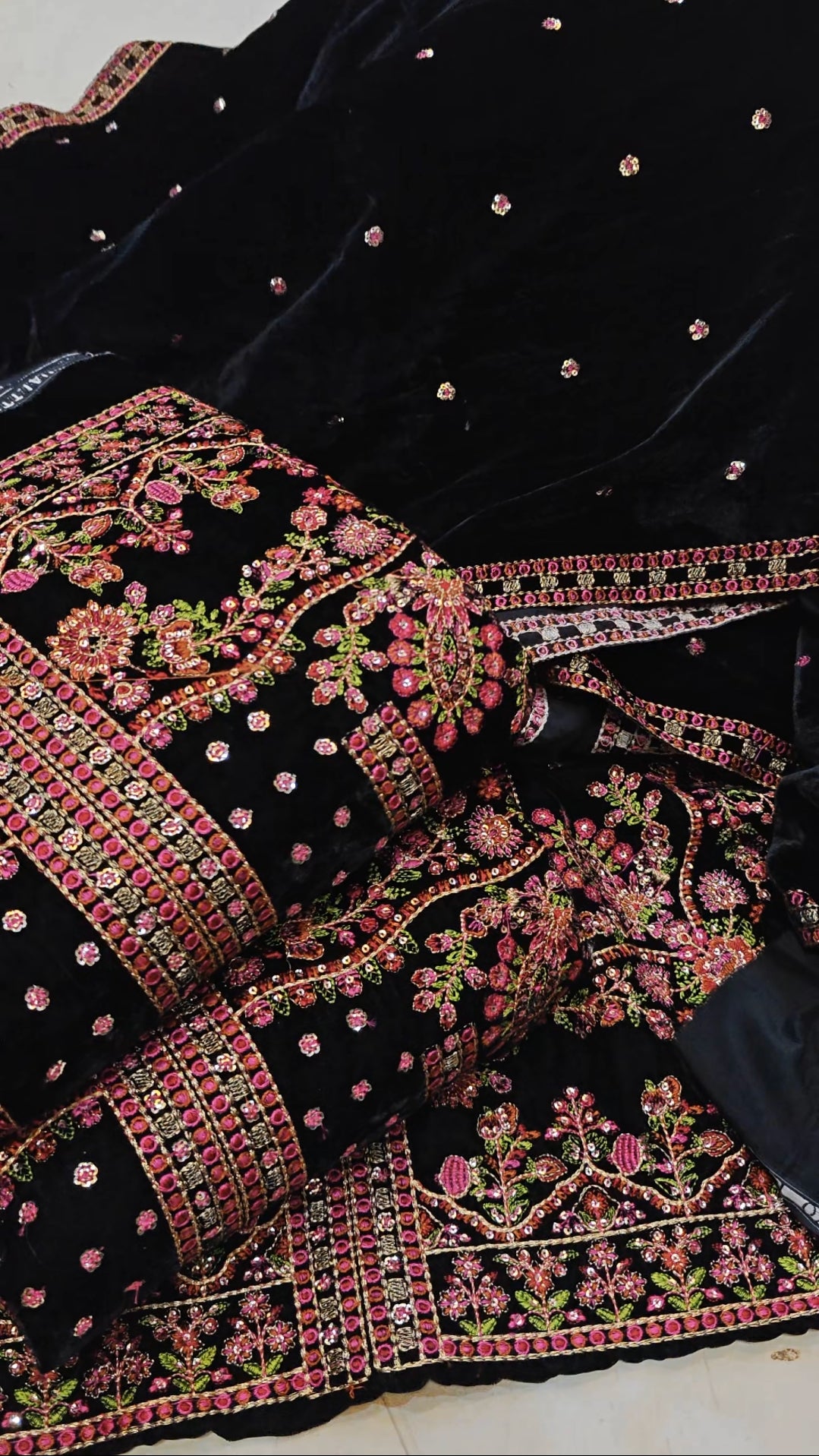 ANEELAS EMBROIDERED VELVET 2 PIECE ARTICLE UNSTICHED