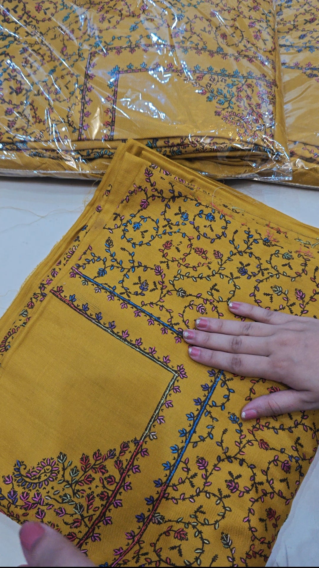 KASHMIRI TANKA WOOLAN 3 PIECE ARTICLE