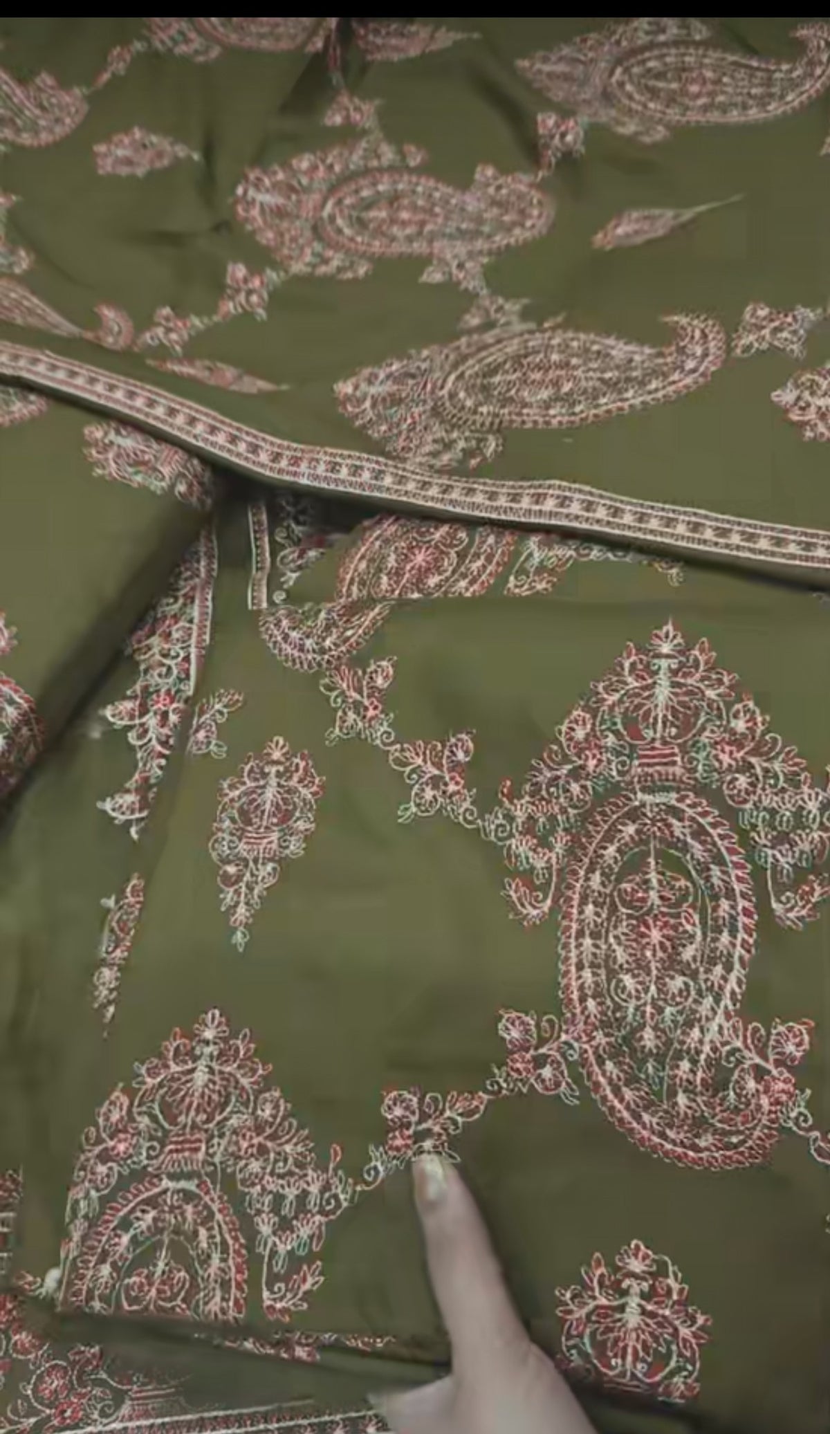BAREEZE 3PC ARTICLE DHANAK MARINA  HEAVY EMBROIDERED MEHNDITITJHJ