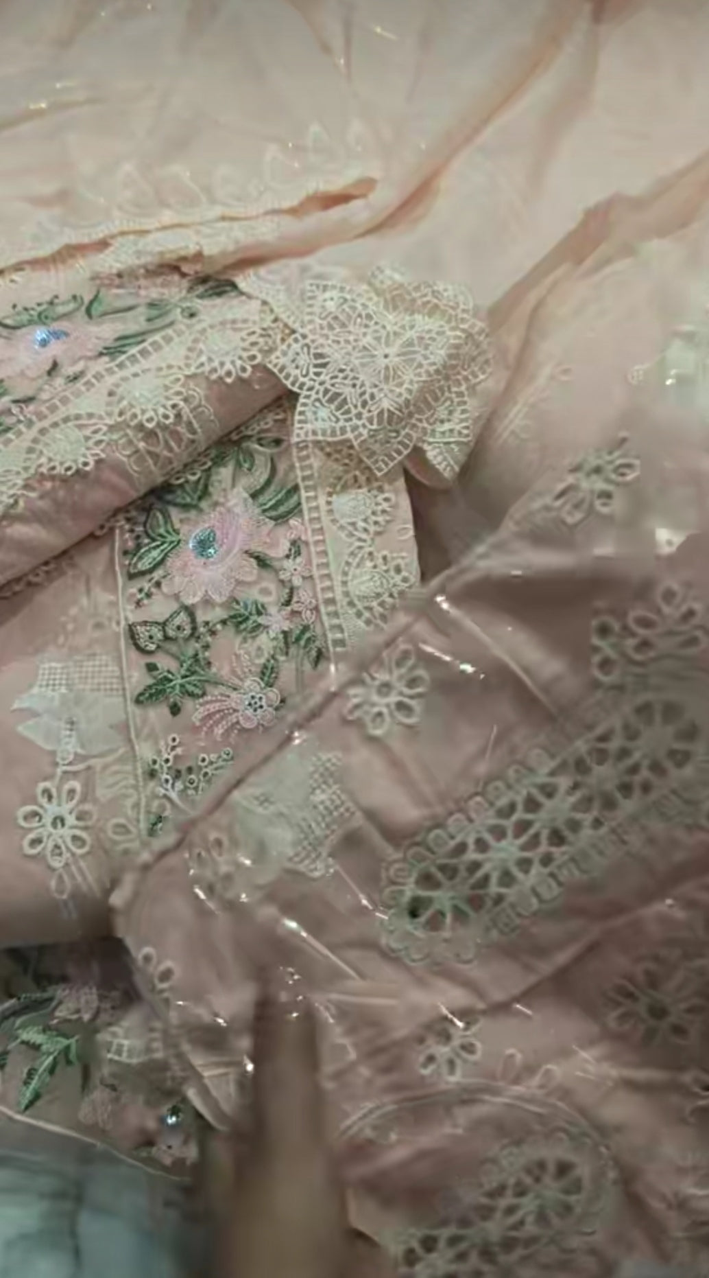 MARIA.B LAWN 🩷 3PIECE ARTICLE EMBROIDERED BIBP6 3IN06KT