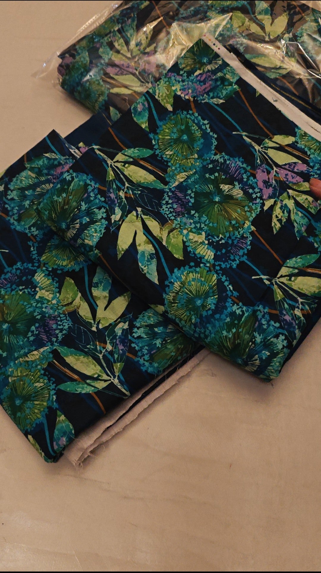 ALKARAM LAWN 3 PCS ARTICLE WITH ALLOVER PRINT EMNTRHJIP7