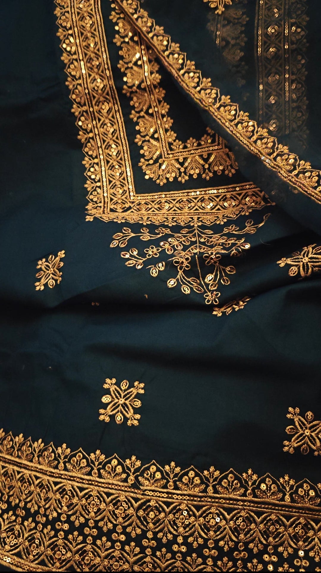 EMBROIDERED COTTON 3 PIECE ARTICLE ZZ99T
