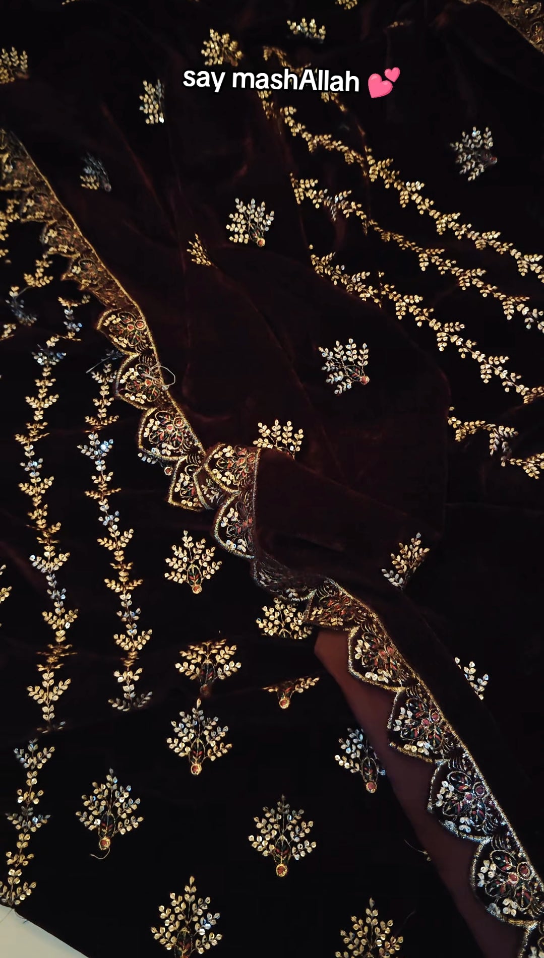 VELVET EMBROIDERED 3 PIECE ARTICLE SQMI1