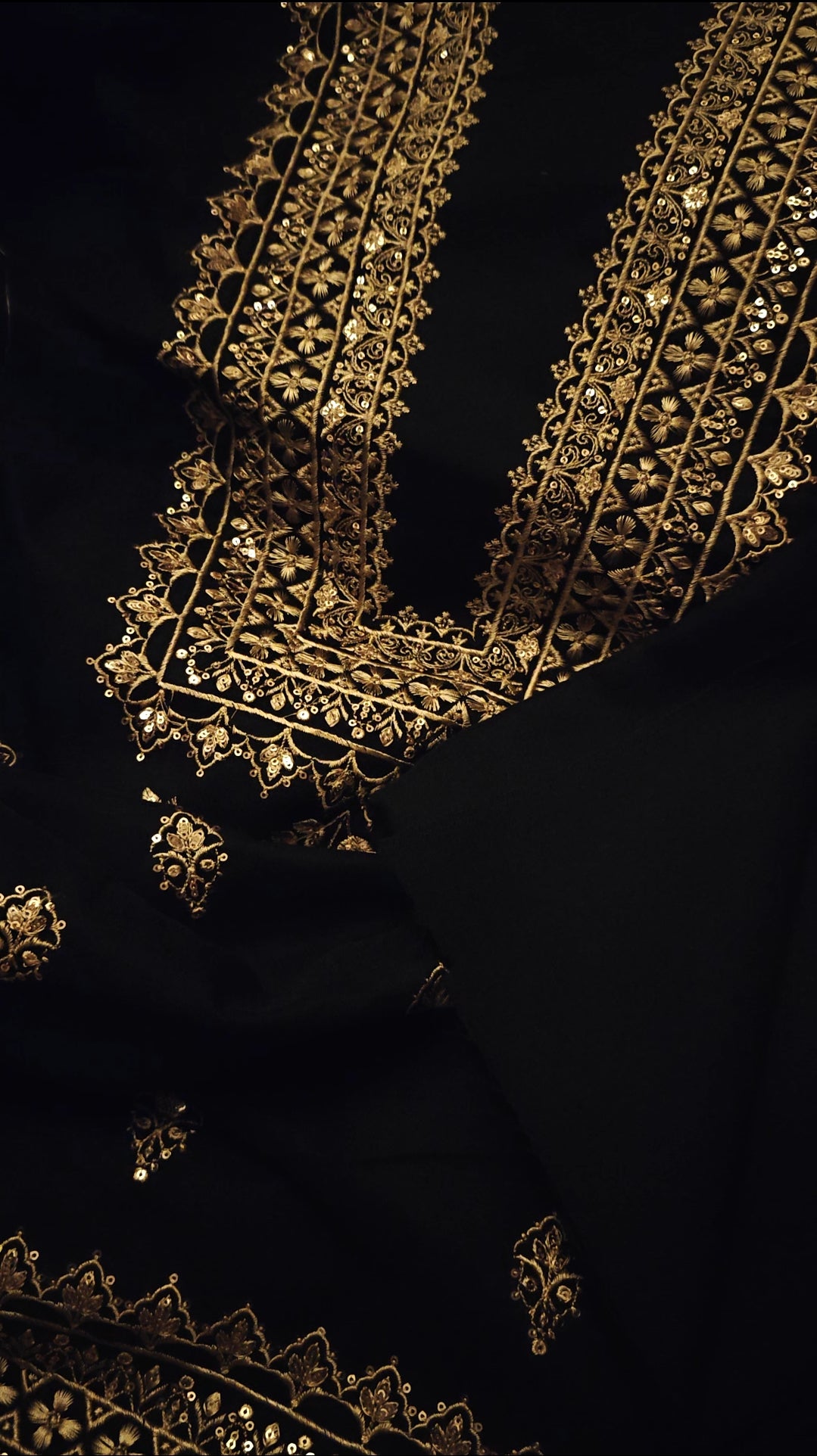 SHAMRAY EMBROIDERED 3 PIECE ARTICLE