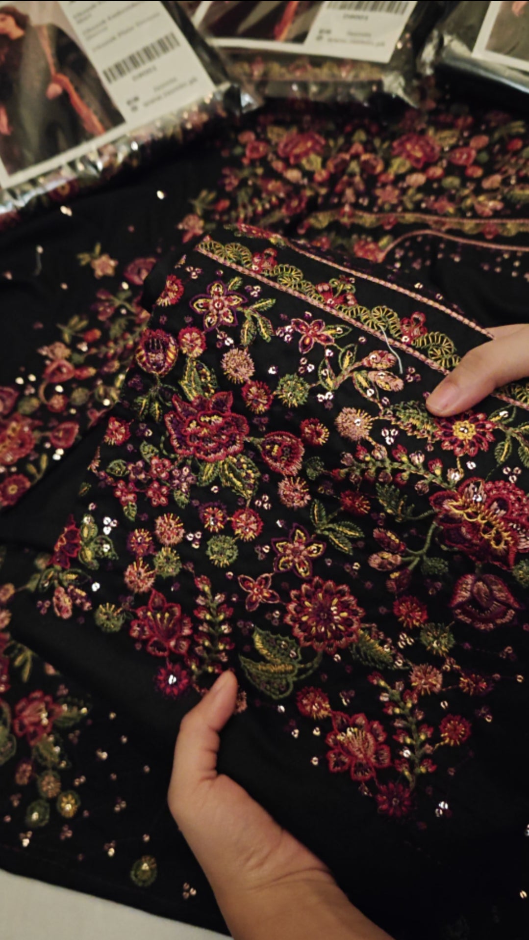 JAZMIN DHANAK EMBROIDERED 2 PIECE ARTICLE  SQMI0