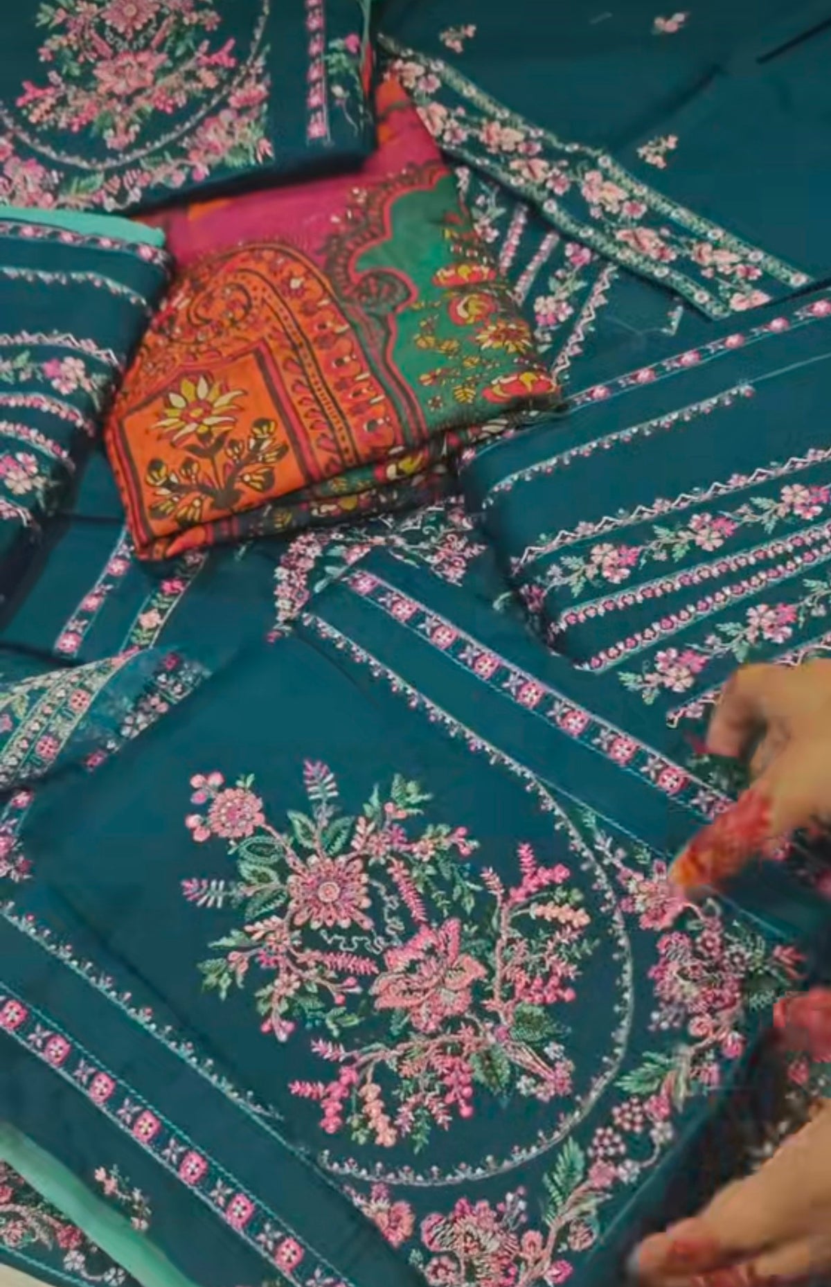 HUSSAIN REHAR 3PC LAWN ARTICLE  WITH EMBROIDERED ZINK84YGU