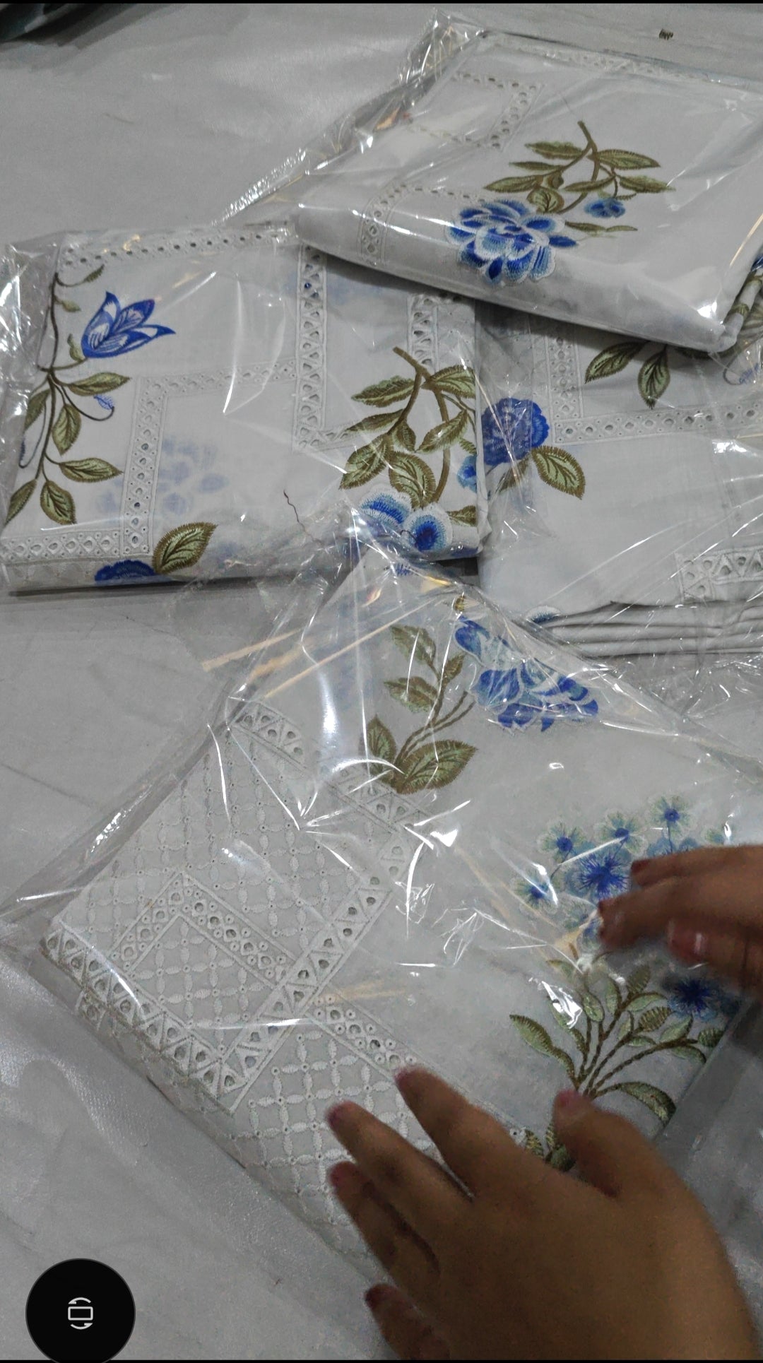 LUXURY LAWN EMBROIDERED 3 PIECE ARTICLE PCND72
