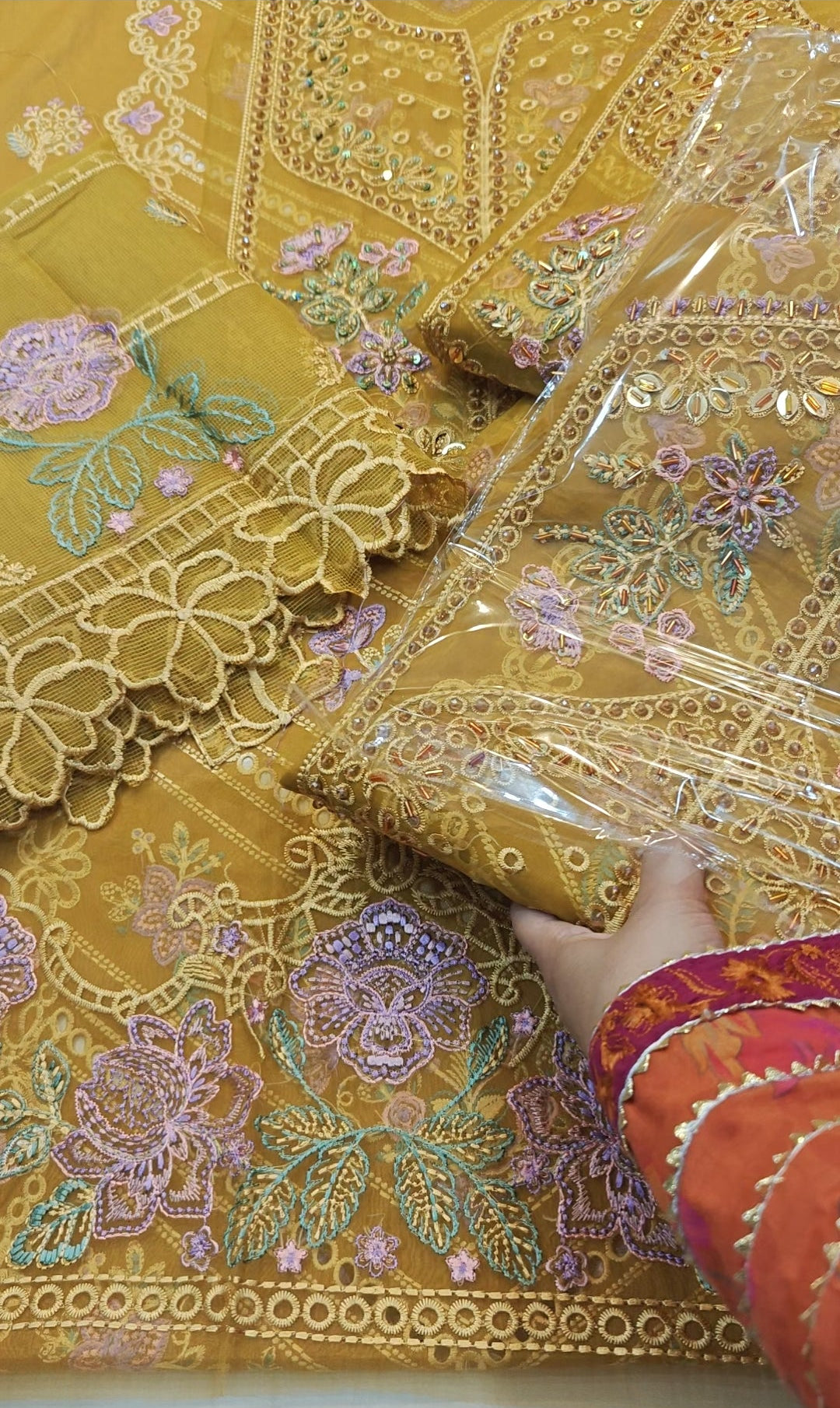 Mustard hand made lawn article must5695599