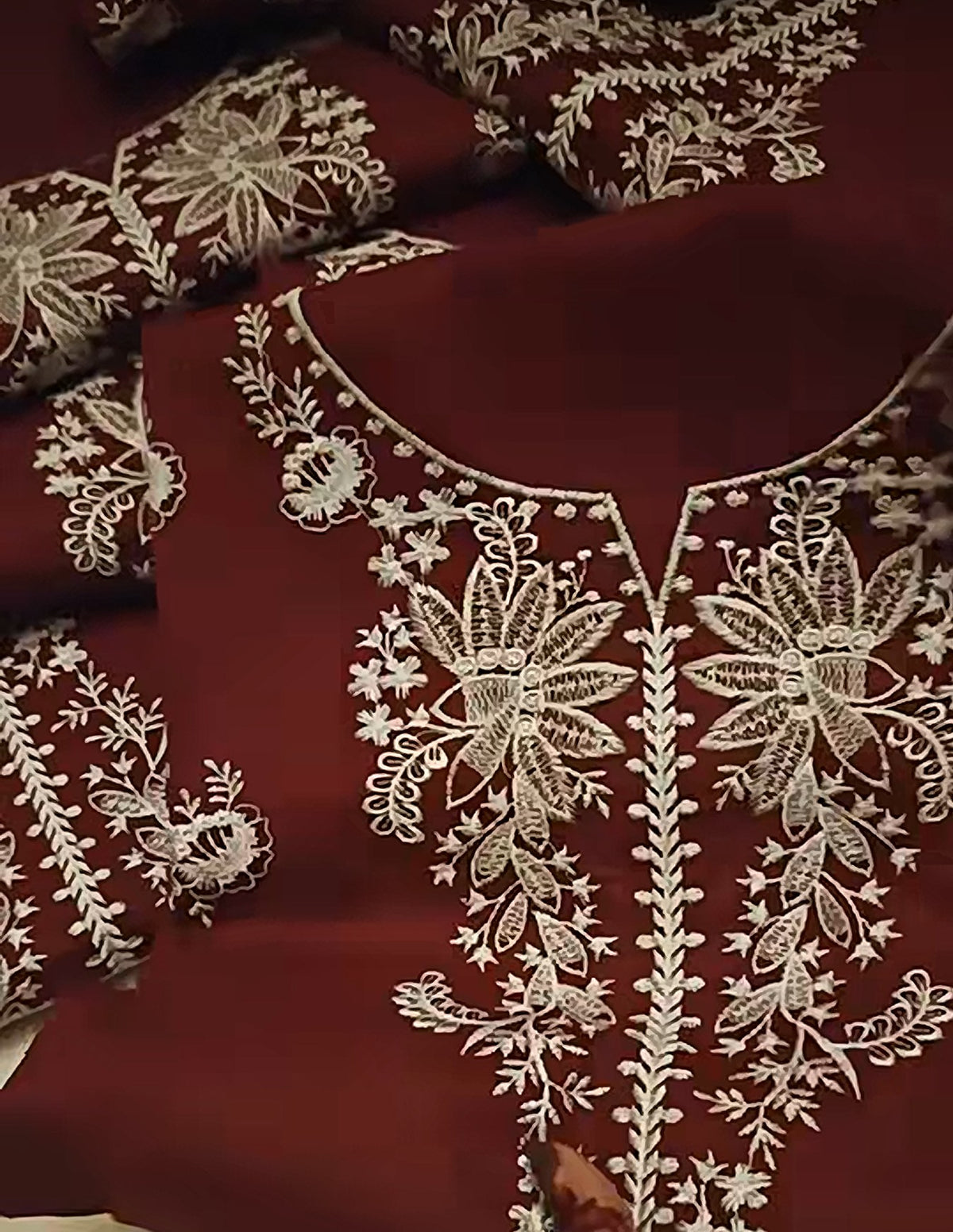BAREEZE LAWN 3PIECE ARTICLE EMBROIDERED MEHROON WITHIROY