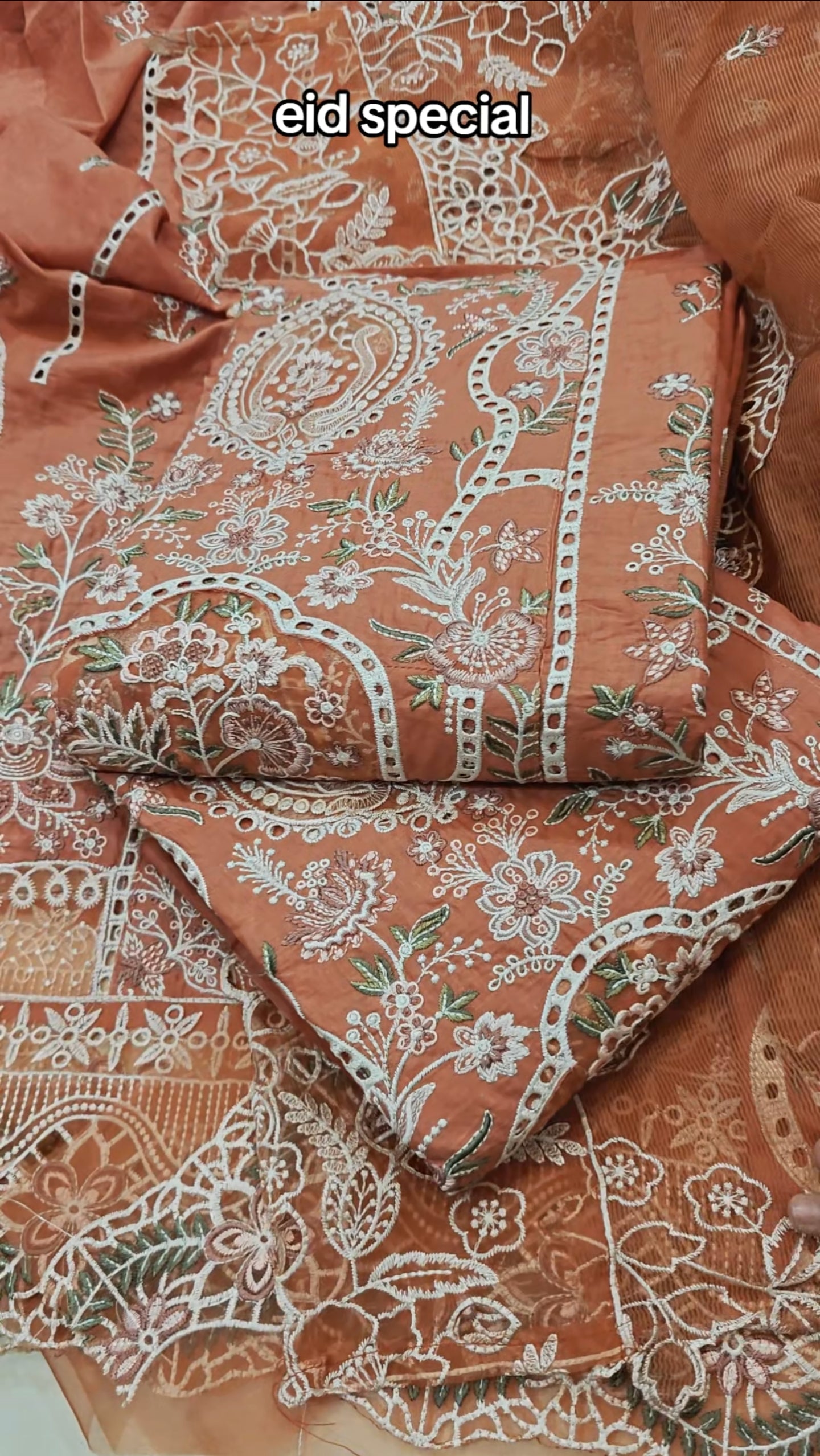 AKBAR ASLAM EMBROIDERED LAWN LUXURY 3 PIECE ARTICLE HX7295NM