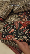 ALKARAM  KHADDAR 3PC ARTLICE  BLACKMULTTU PRINTEDKT9HOF
