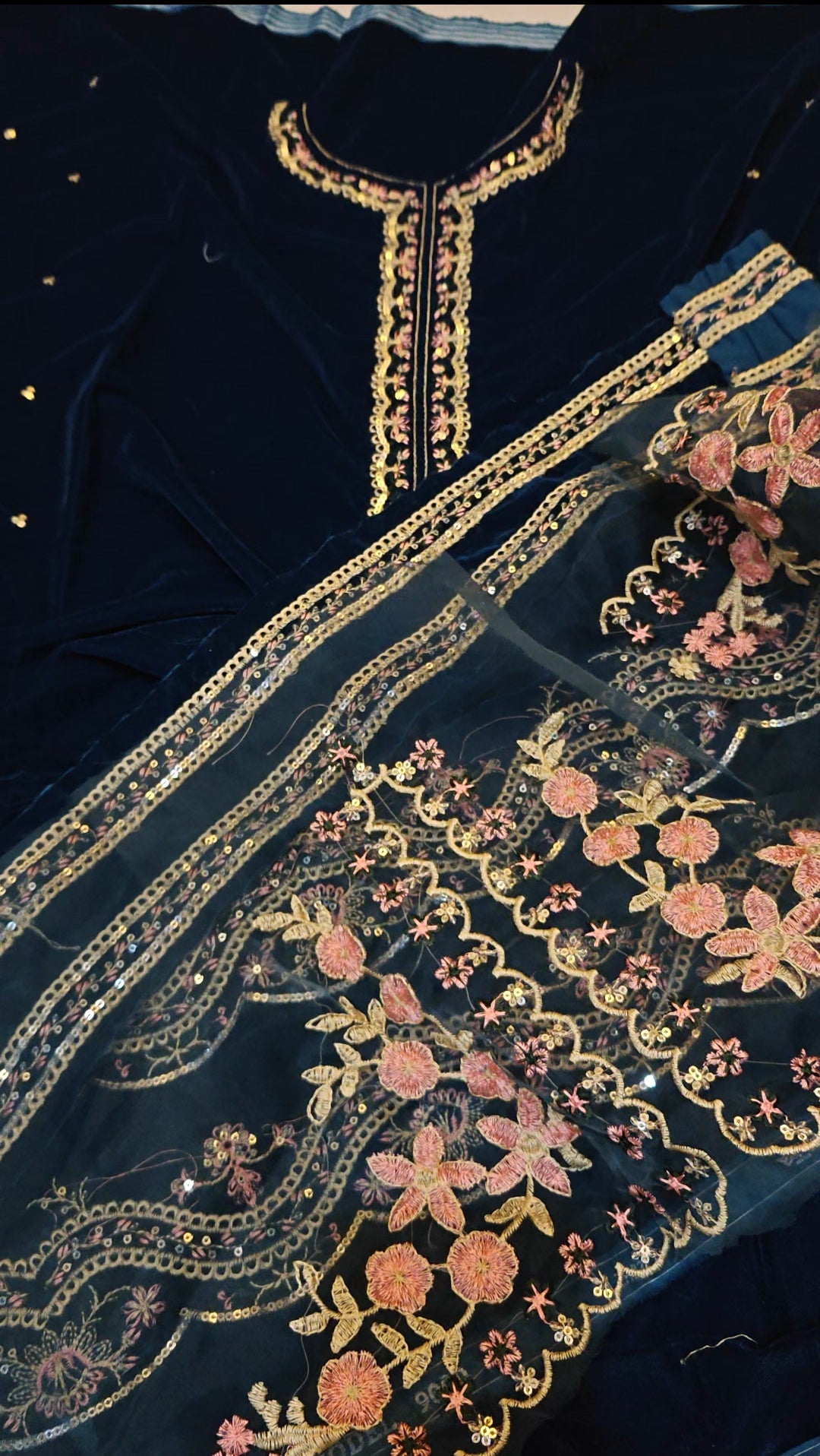 JAZMIN EMBROIDERED VELVET 3 PIECE ARTICLE MK8MS