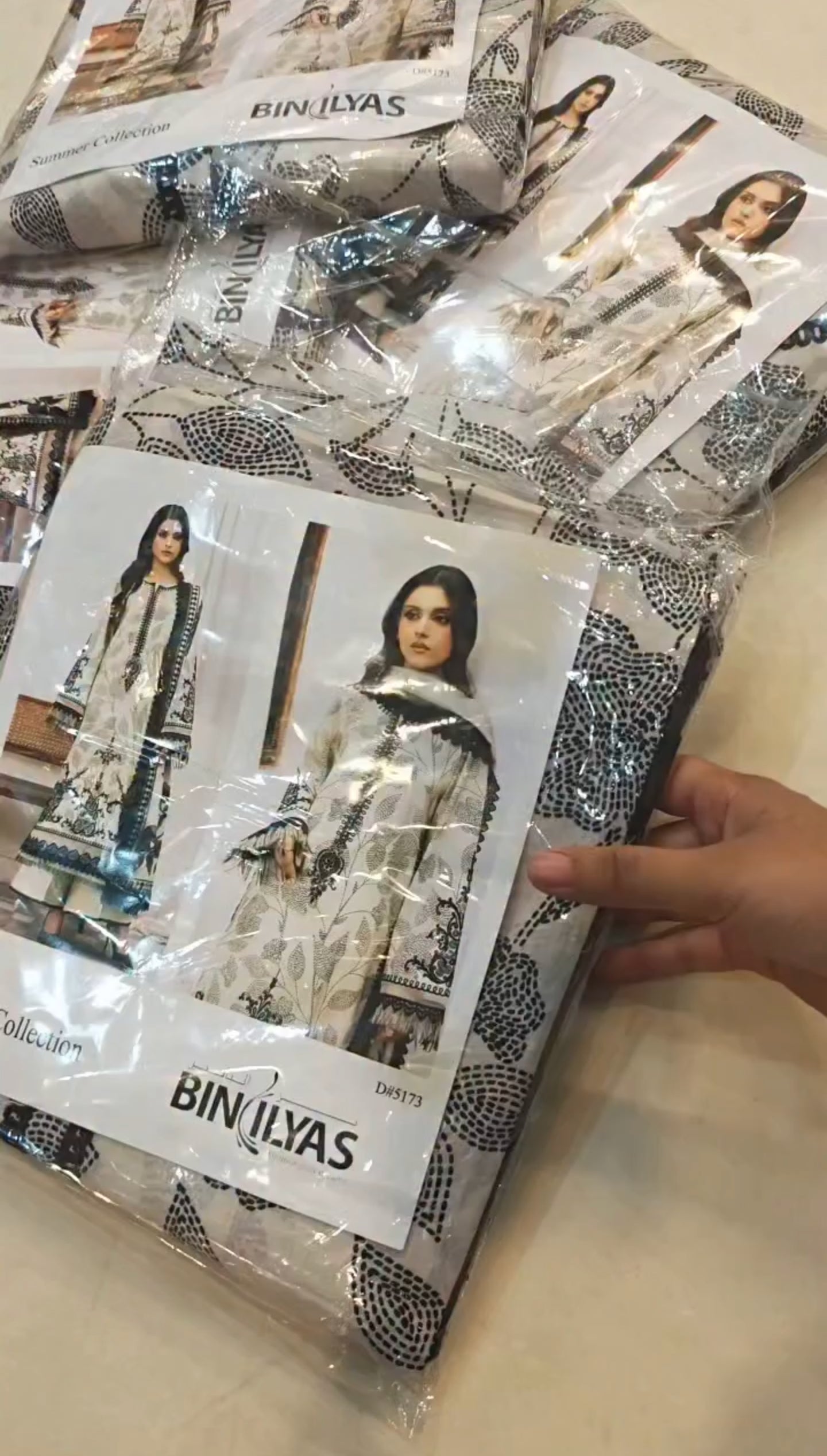 BIN ILYAS LAWN PRINTED 3 PIECE ARTICLE 6EBXLWP2I