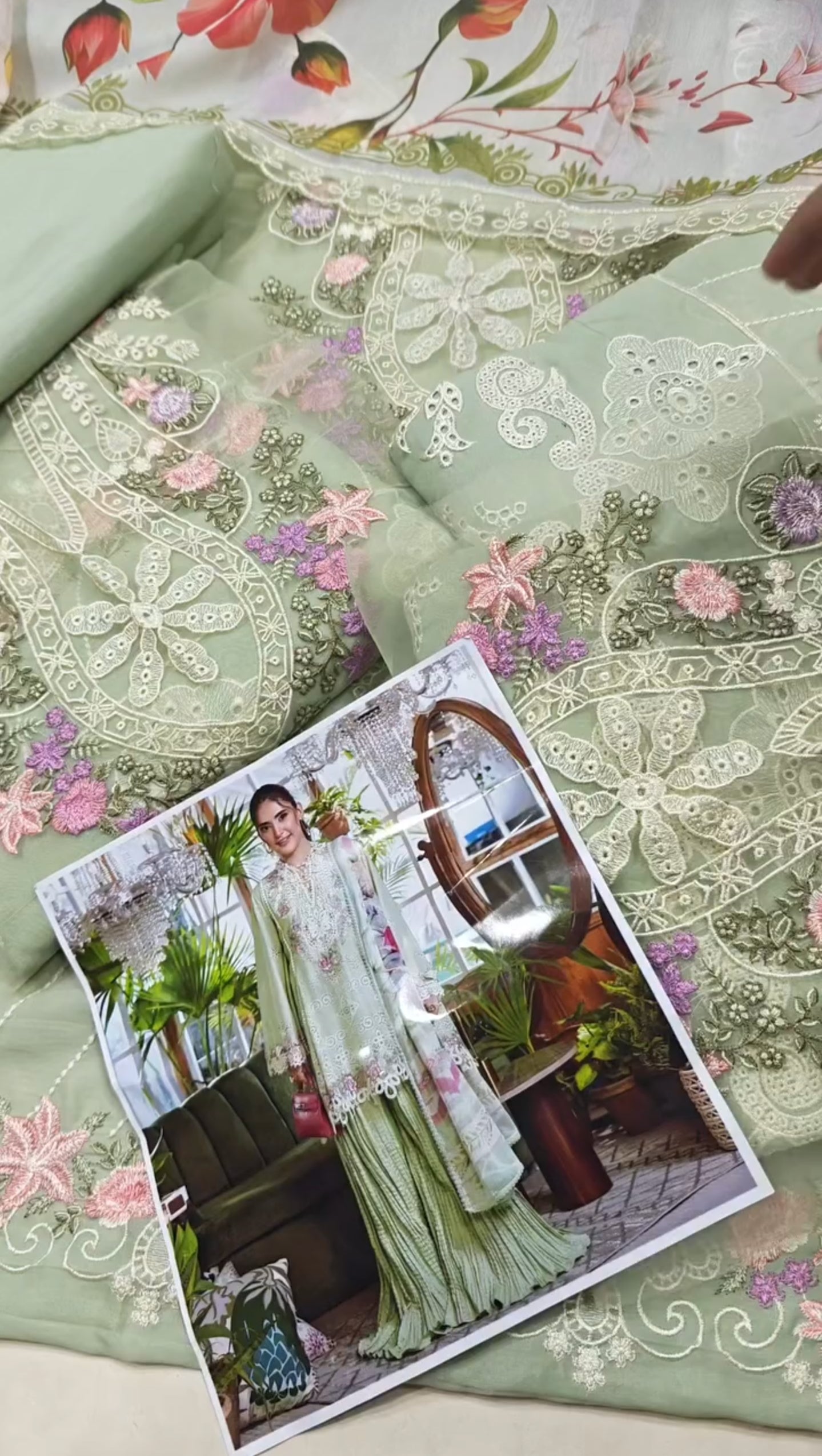 ELAF LAWN EMBROIDERED 3 PIECE ARTICLE 53BXK426TY