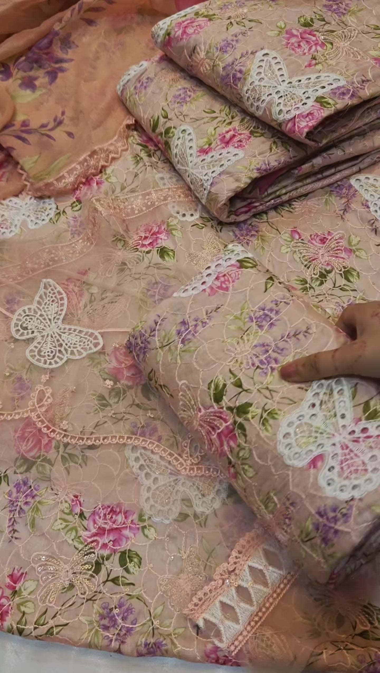 MARIA.B LAWN EMBROIDERED 3 PIECE ARTICLE M2BKU