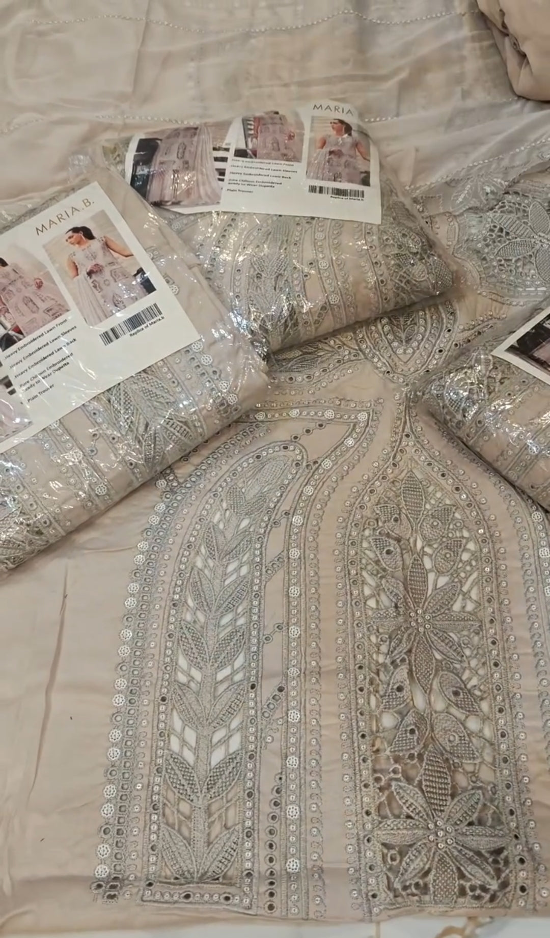 MARIA.B LAWN EMBROIDERED 3 PIECE ARTICLE I9EBDN