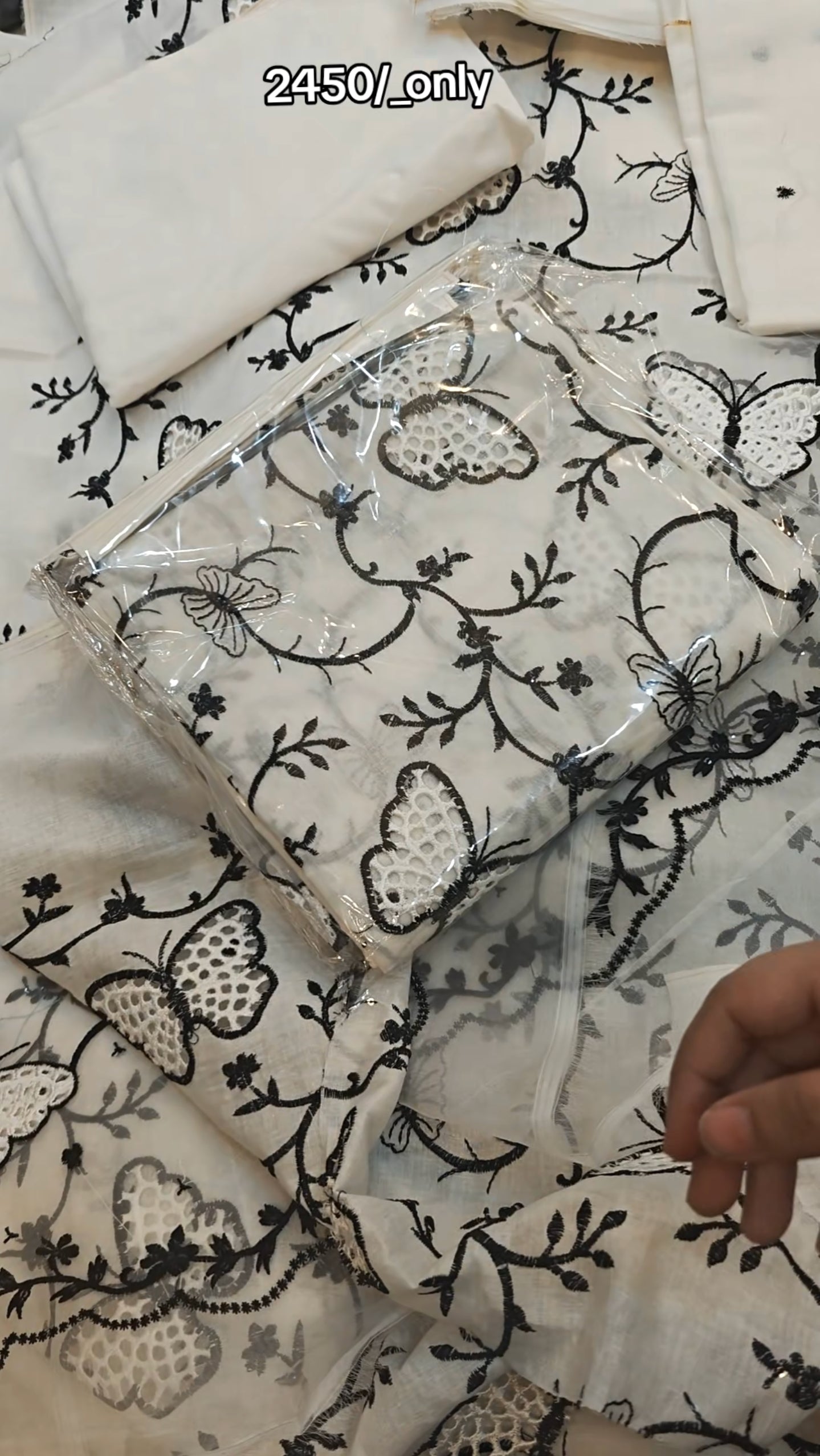 BUTTERFLY TRENDY EMBROIDERED 2 PIECE ARTICLE OZ63KX