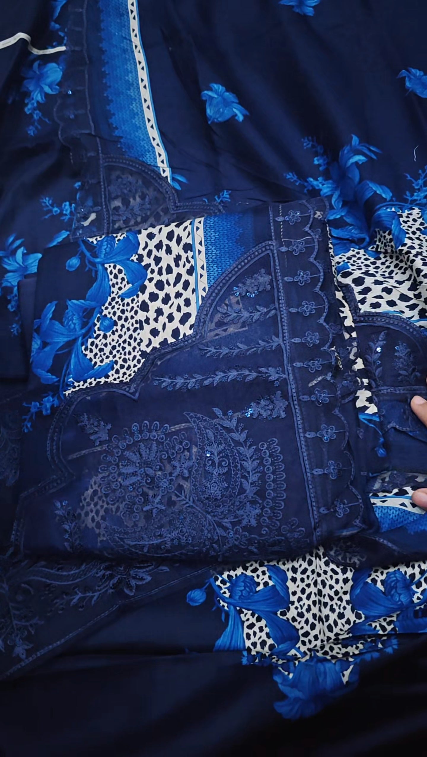 CHARIZMA LAWN PRINTED 3 PIECE ARTICLE CXHDT639XN