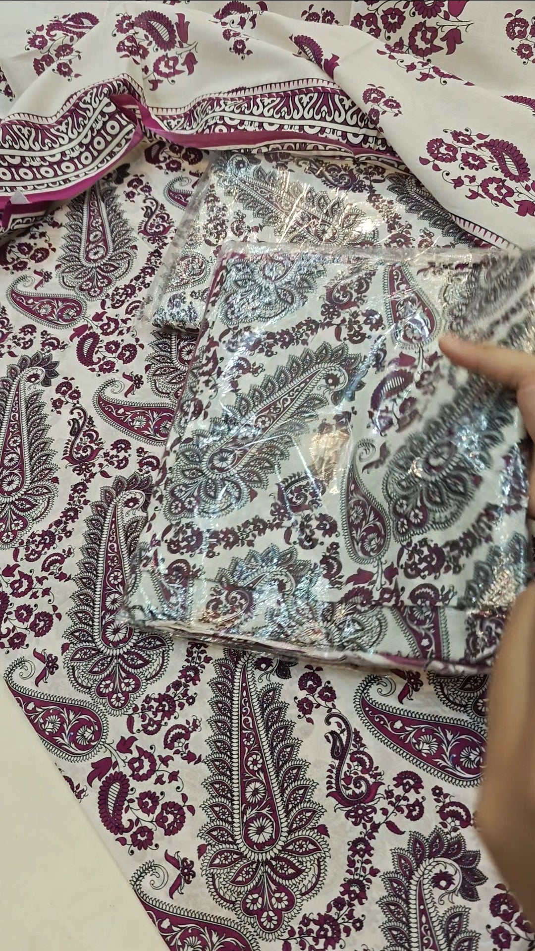 ALKARAM LAWN 3PC PRINTED CARR4090