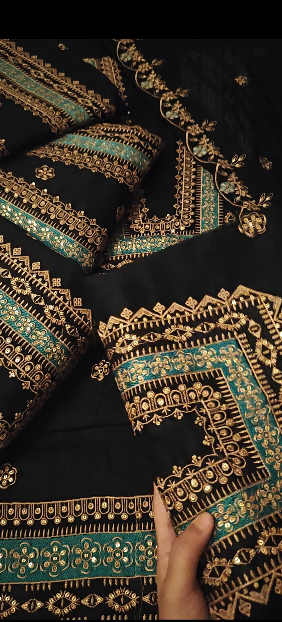 BLACK V EMBROIDERY LAWN 81949YA41