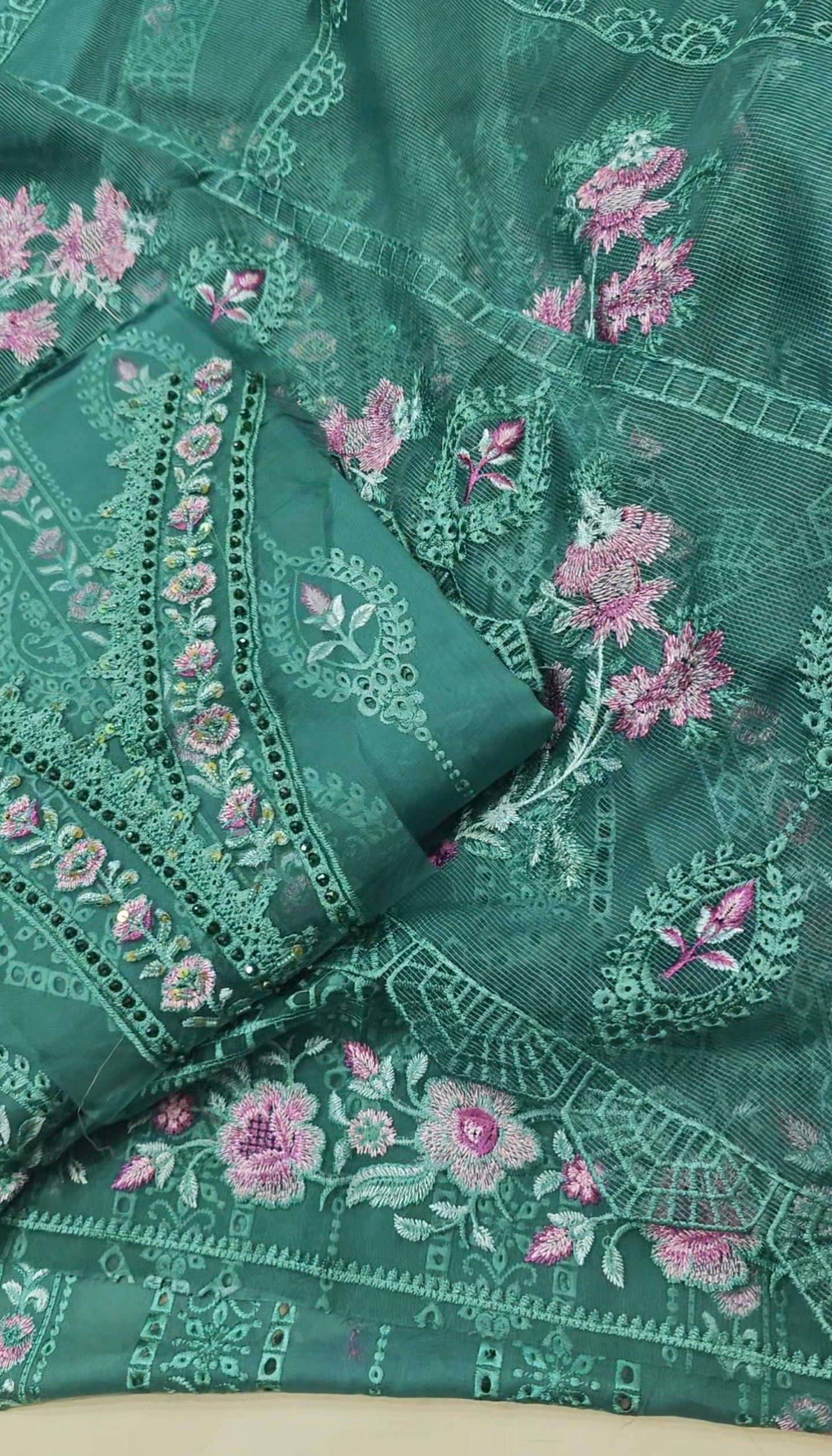 MARIA.B LAWN EMBROIDERED 3 PIECE ARTICLE VZ63OMT