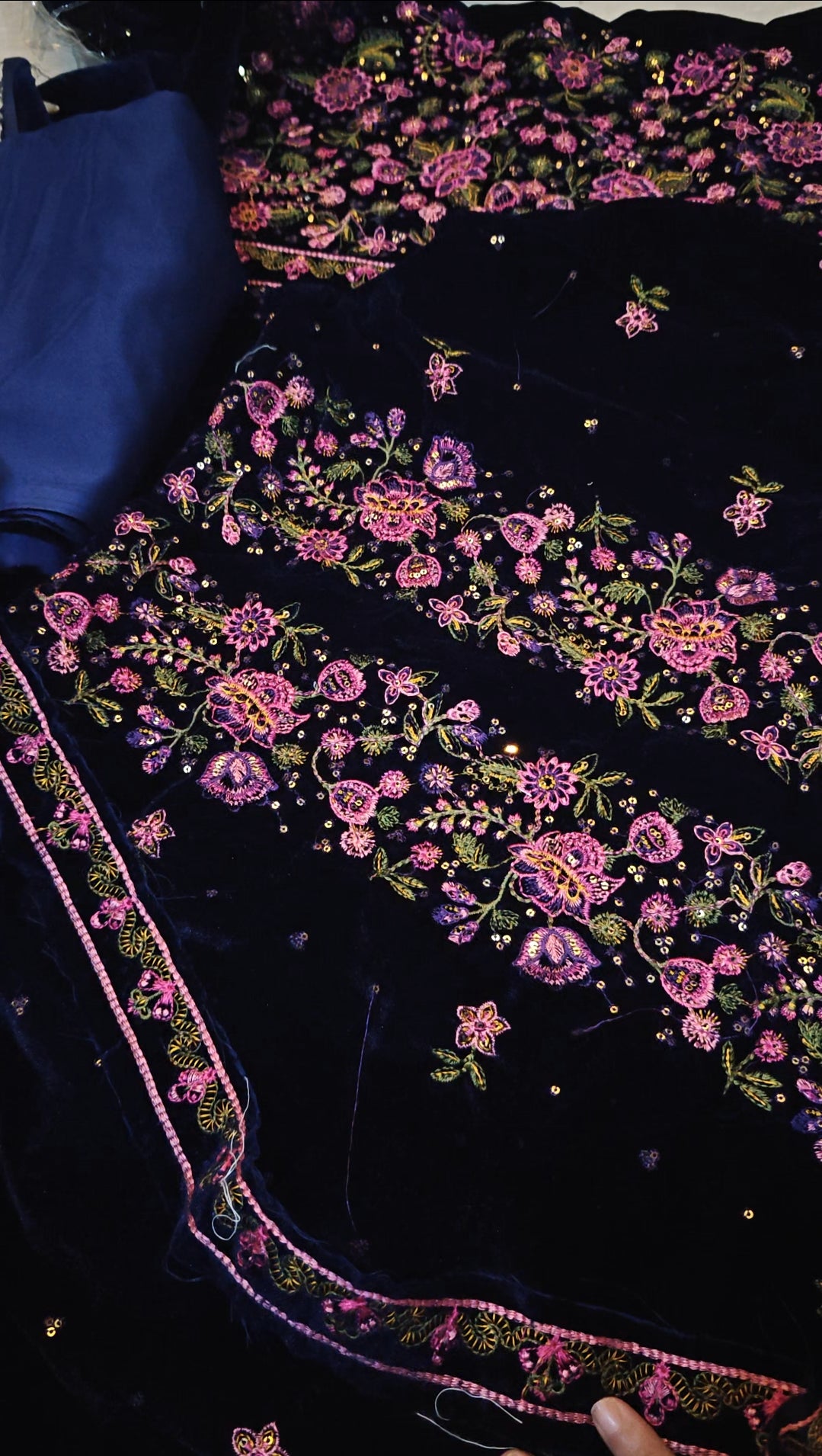 JAZMIN VELVET EMBROIDERED 2 PIECE ARTICLE