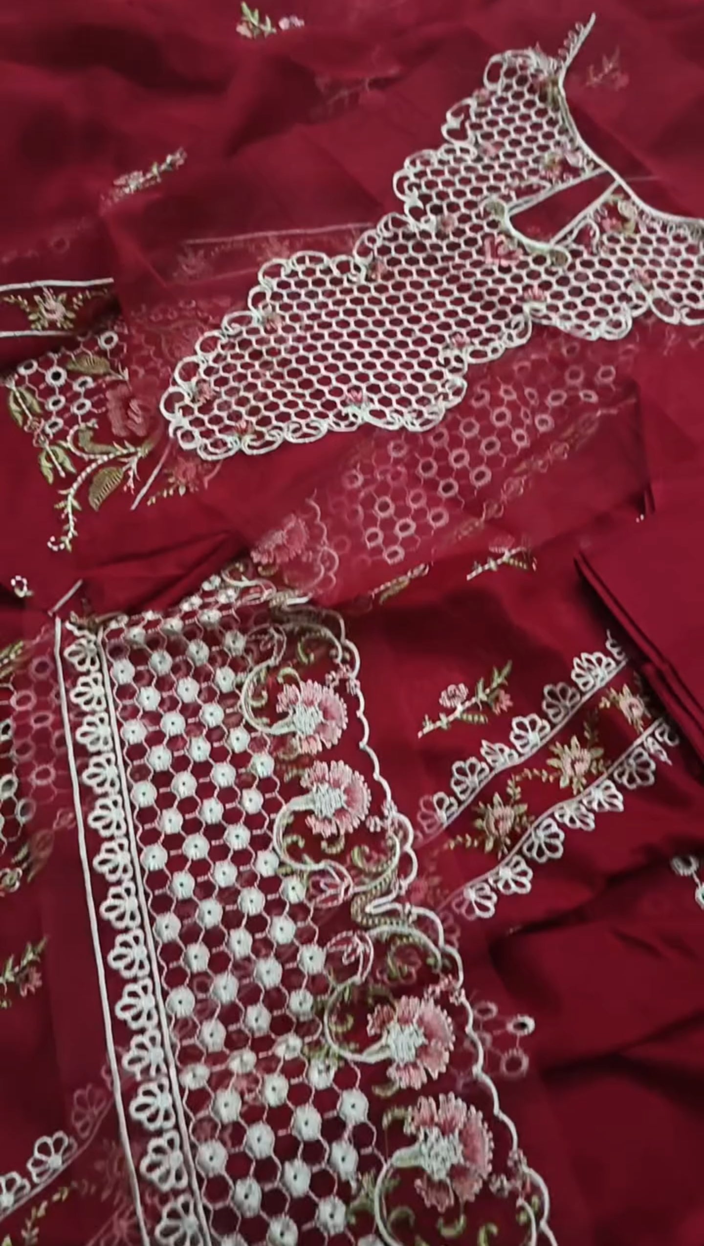 QALAMKAR EMBROIDERED LAWN 3 PIECE ARTICLE BXGSG826N