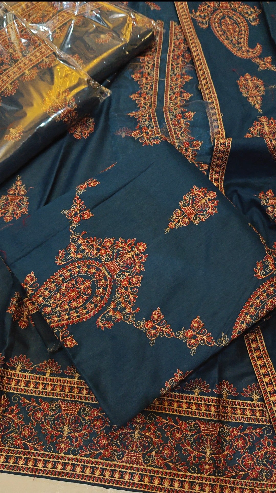 LAWN BREEZE EMBROIDERED DHANAK 3 PIECE DRESS WITH LAWN DUPATTA OBCHD1Z