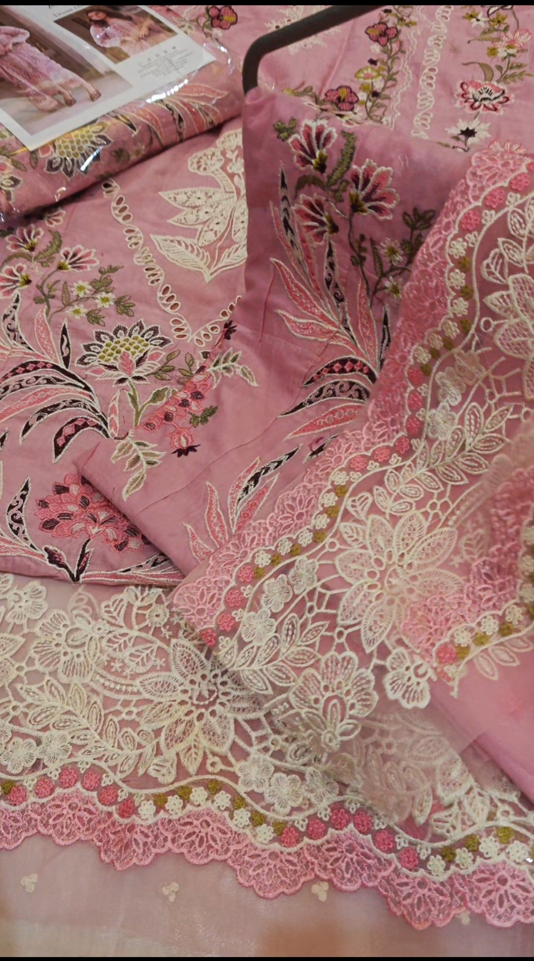 LUXURY EID WEAR LAWN 3 PIECE ARTICLE LUEW876