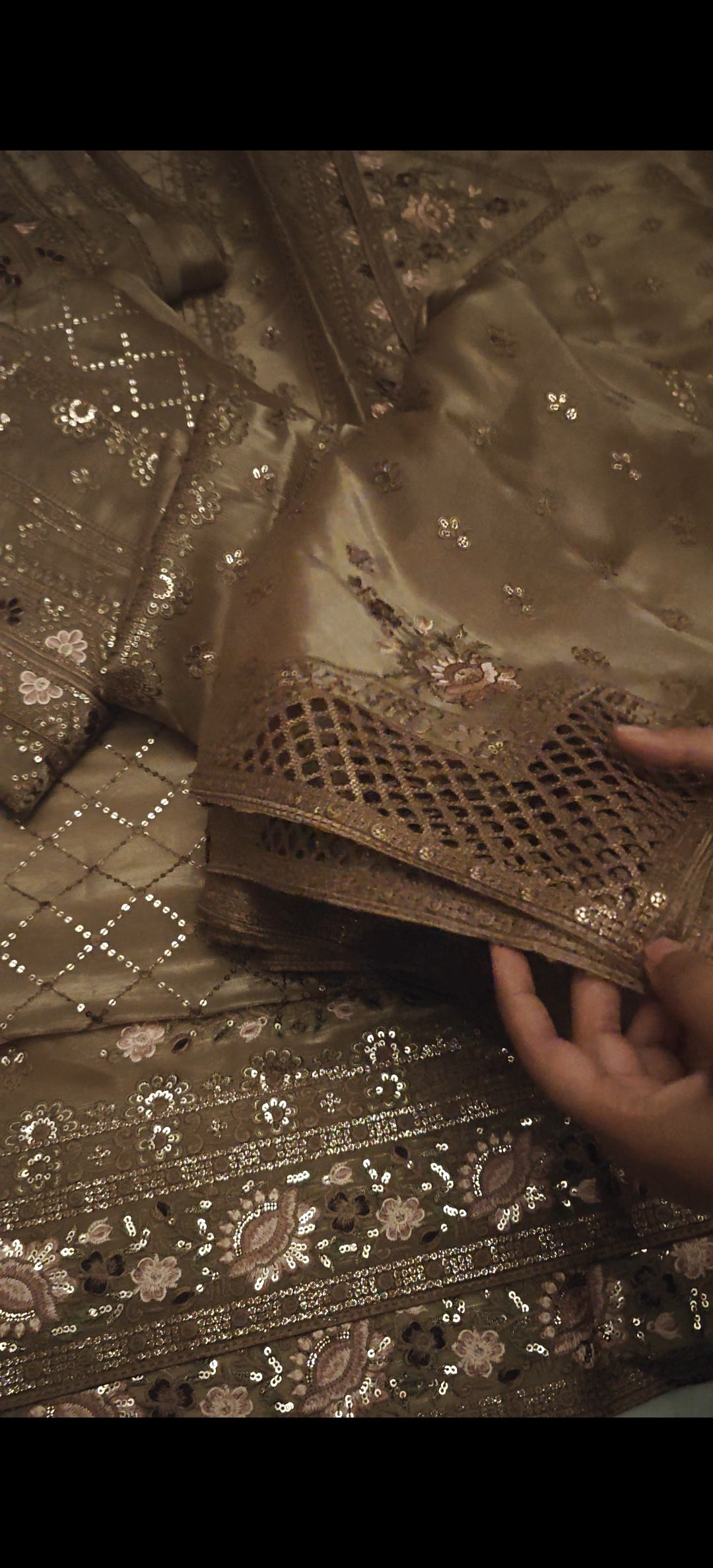 SHESHA SILK GOLDEN SEQUENCE WITH CHIKENKARI GOLD5521