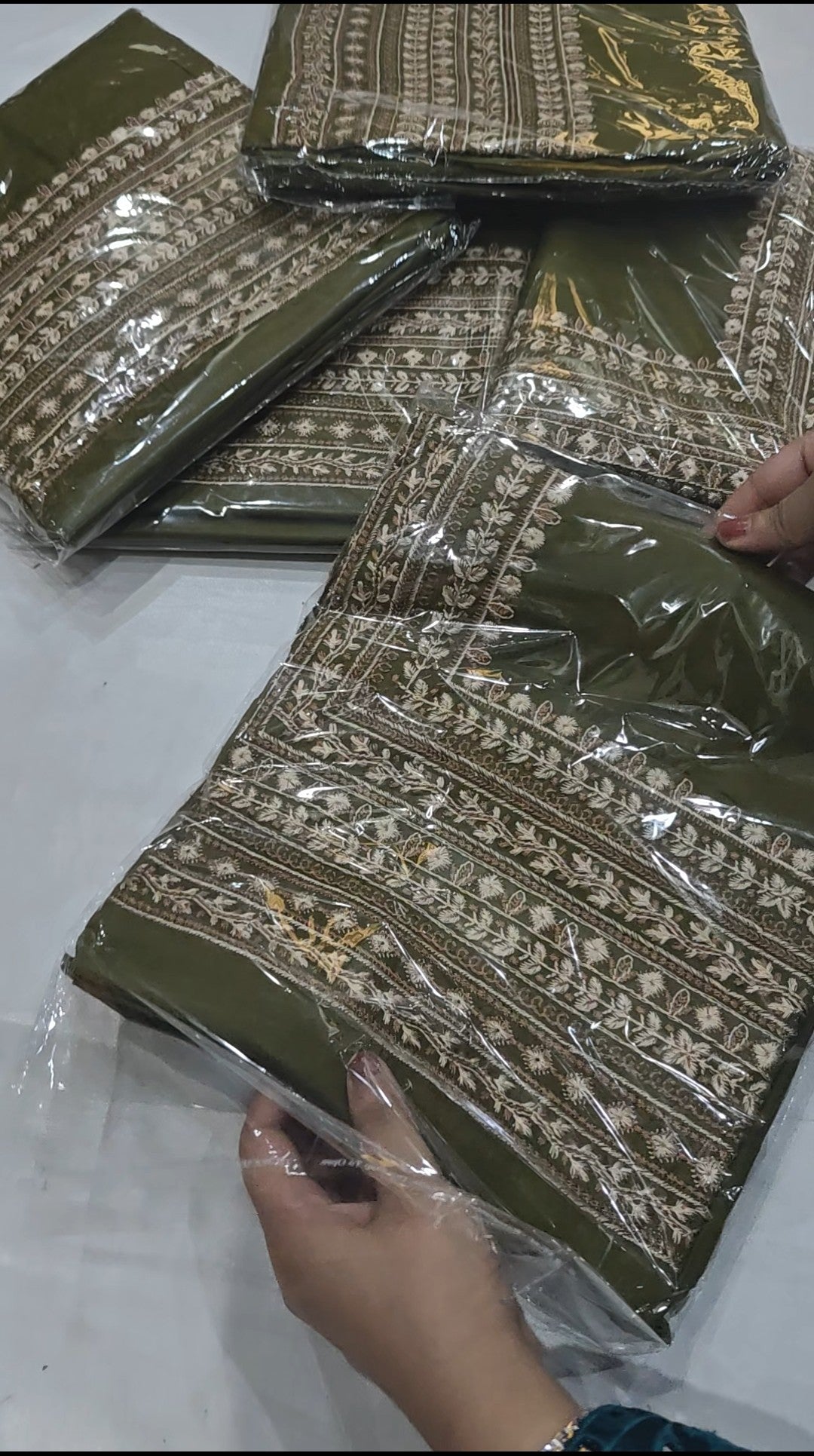 LAWN EMBROIDERED 2 PIECE ARTICLE PMAHKEQVB