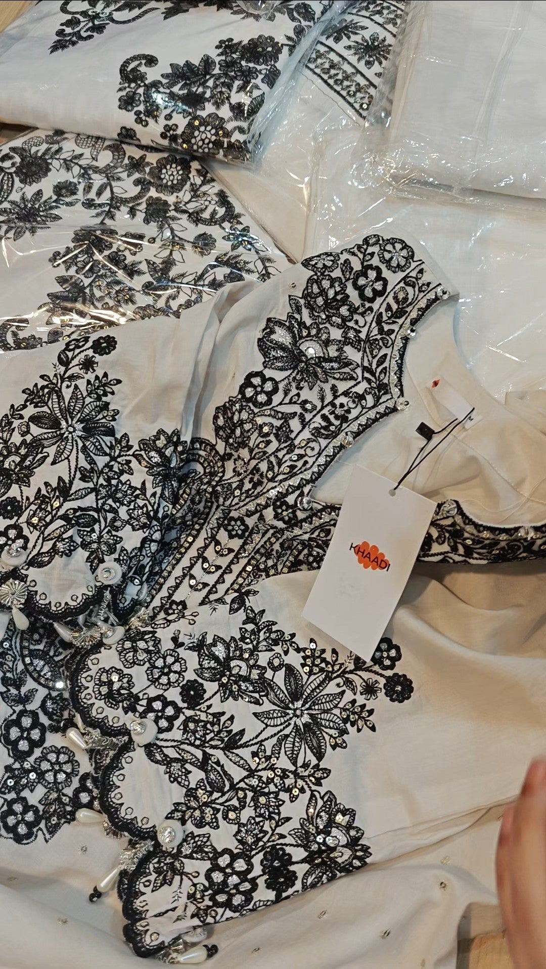 KHADI 3 PIECE ARTICLE ELEGANT AND PRETTY DRESSS ZAILUSTY8Ó