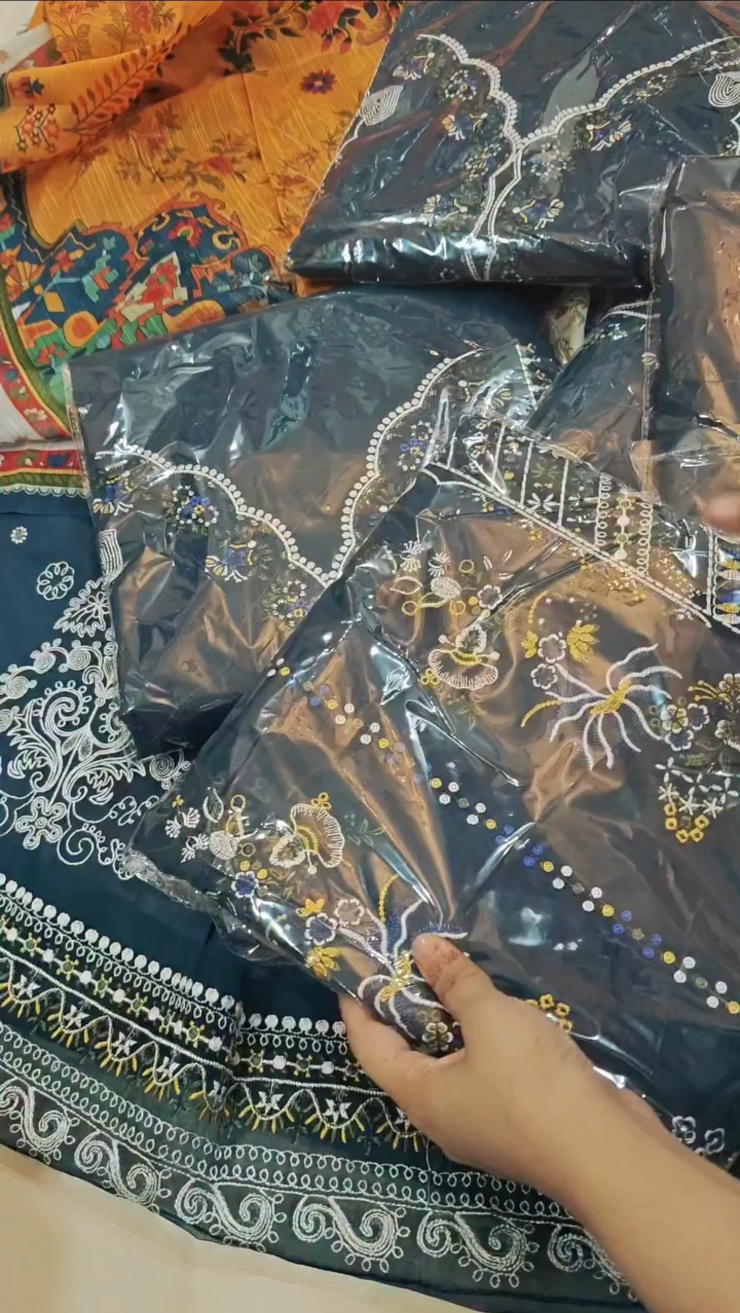 HUSSAIN REHAR EMBROIDERED 3 PIECE ARTICLE 83YDH02N