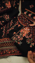 HUSSAIN REHAR EMBROIDERED LAWN 3 PIECE ARTICLE LFJDB83