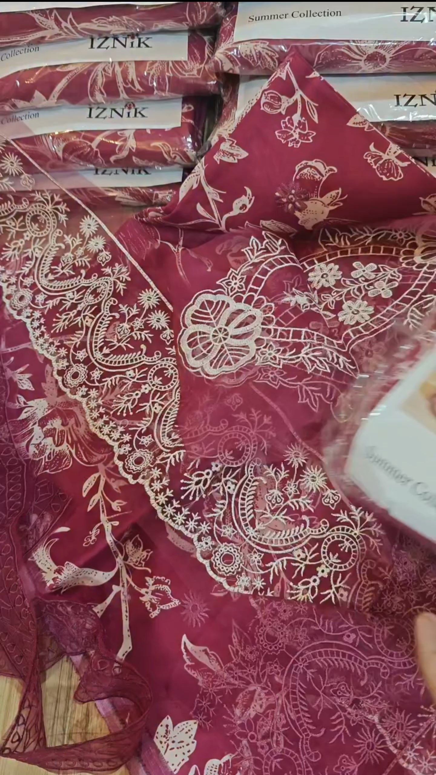 IZNIK LAWN PRINTED LUXURY 3 PIECE ARTICLE 83HX92MOW
