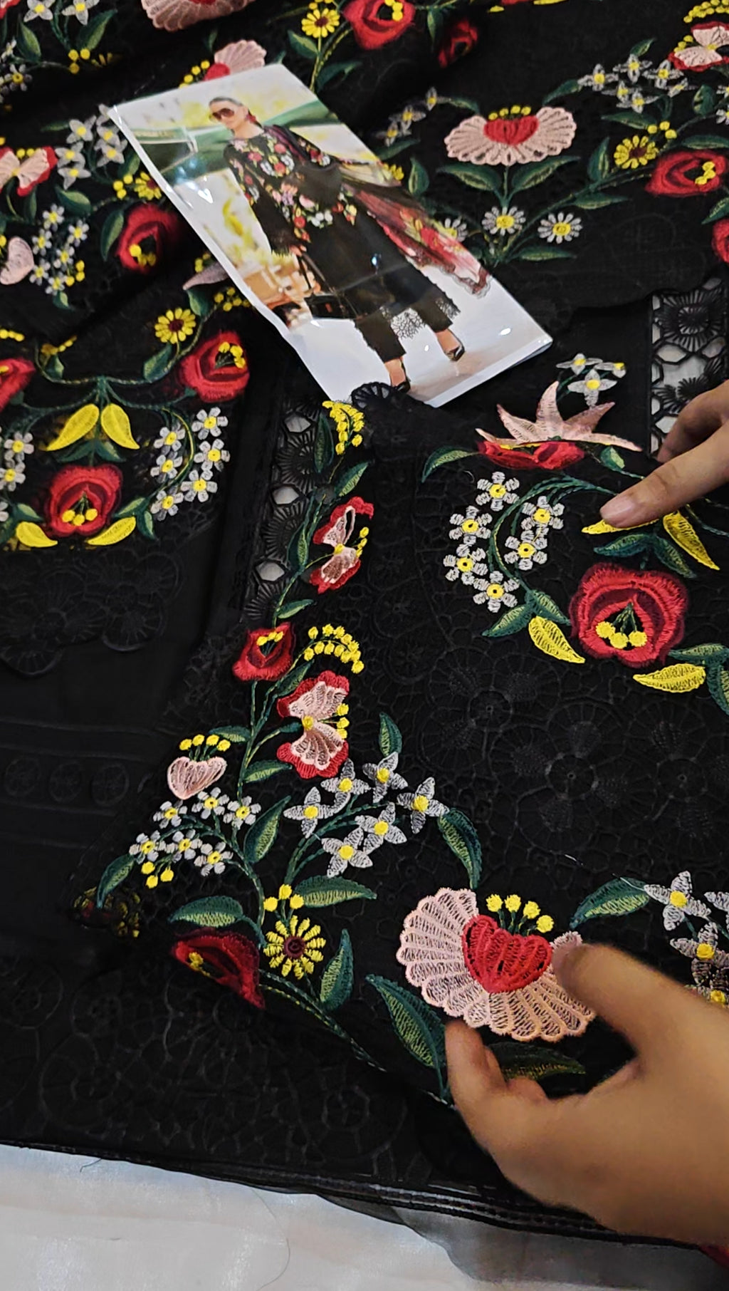 MARIA.B LAWN CHICKEN KARI EMBROIDERED 3 PIECE ARTICLE OCHDB426X