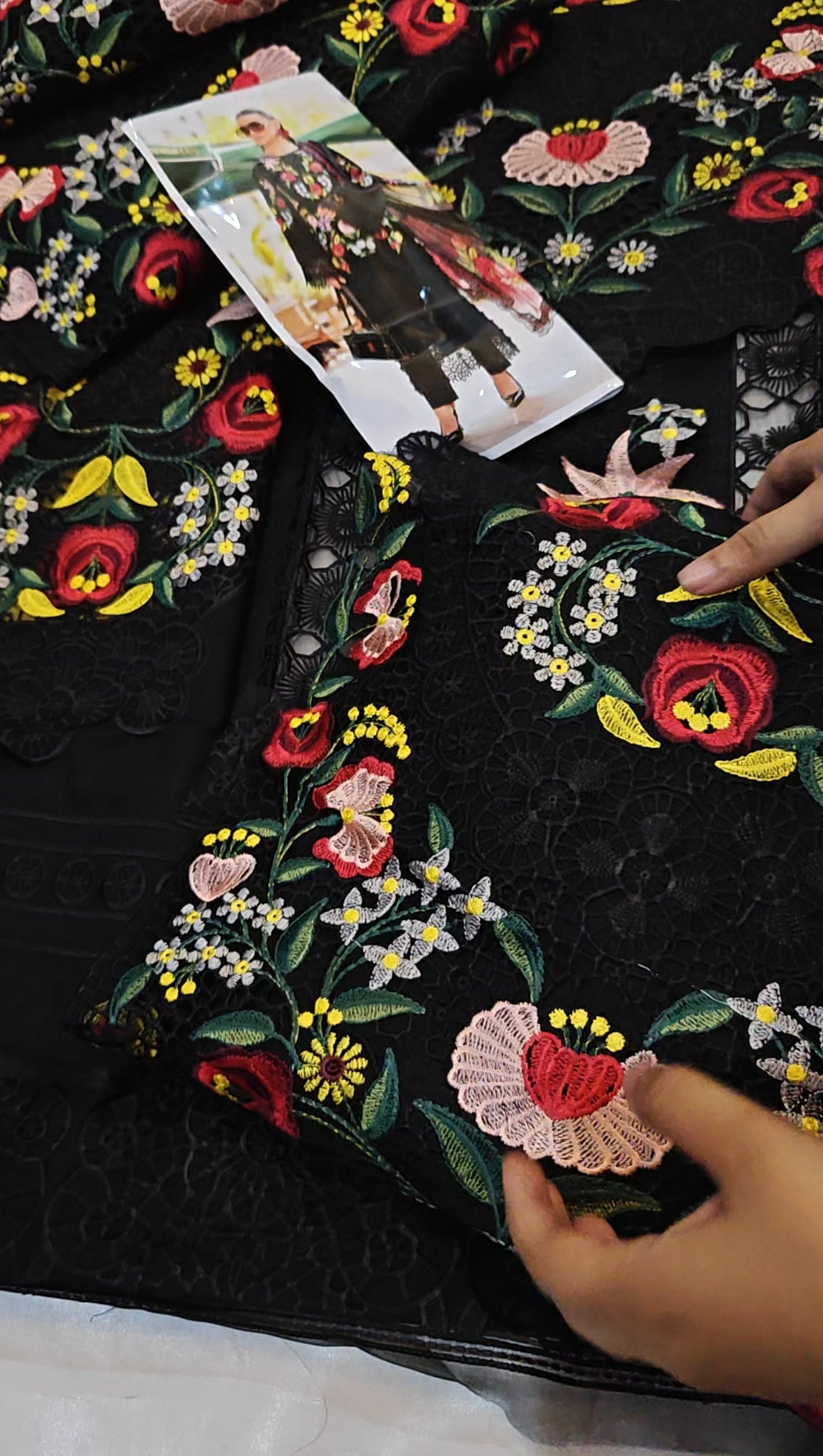 MARIA.B LAWN CHICKEN KARI EMBROIDERED 3 PIECE ARTICLE OCHDB426X