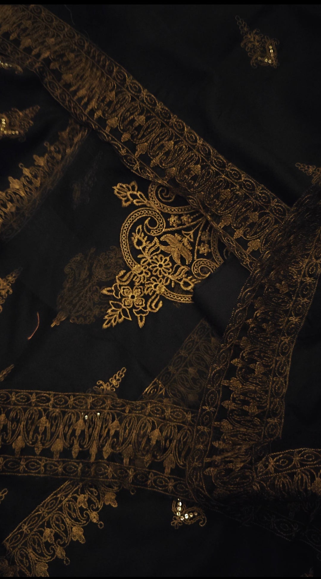 ASIM JOHFA EMBROIDERED 3 PIECE ARTICLE