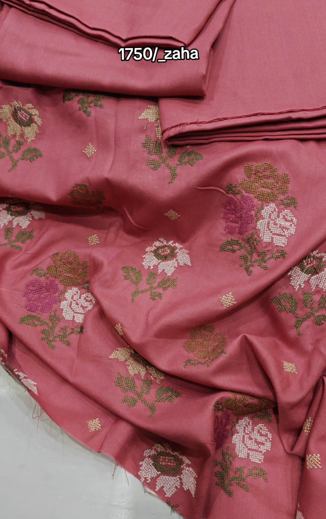 ZAHA EMBROIDERED 2 PIECE ARTICLE