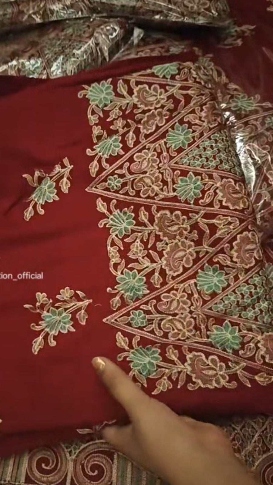RED ACRYLIC PASHMINA WOOLOQOWH