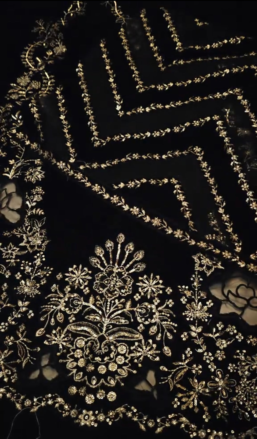 VELVET EMBROIDERED 3 PIECE ARTICLE TXV7