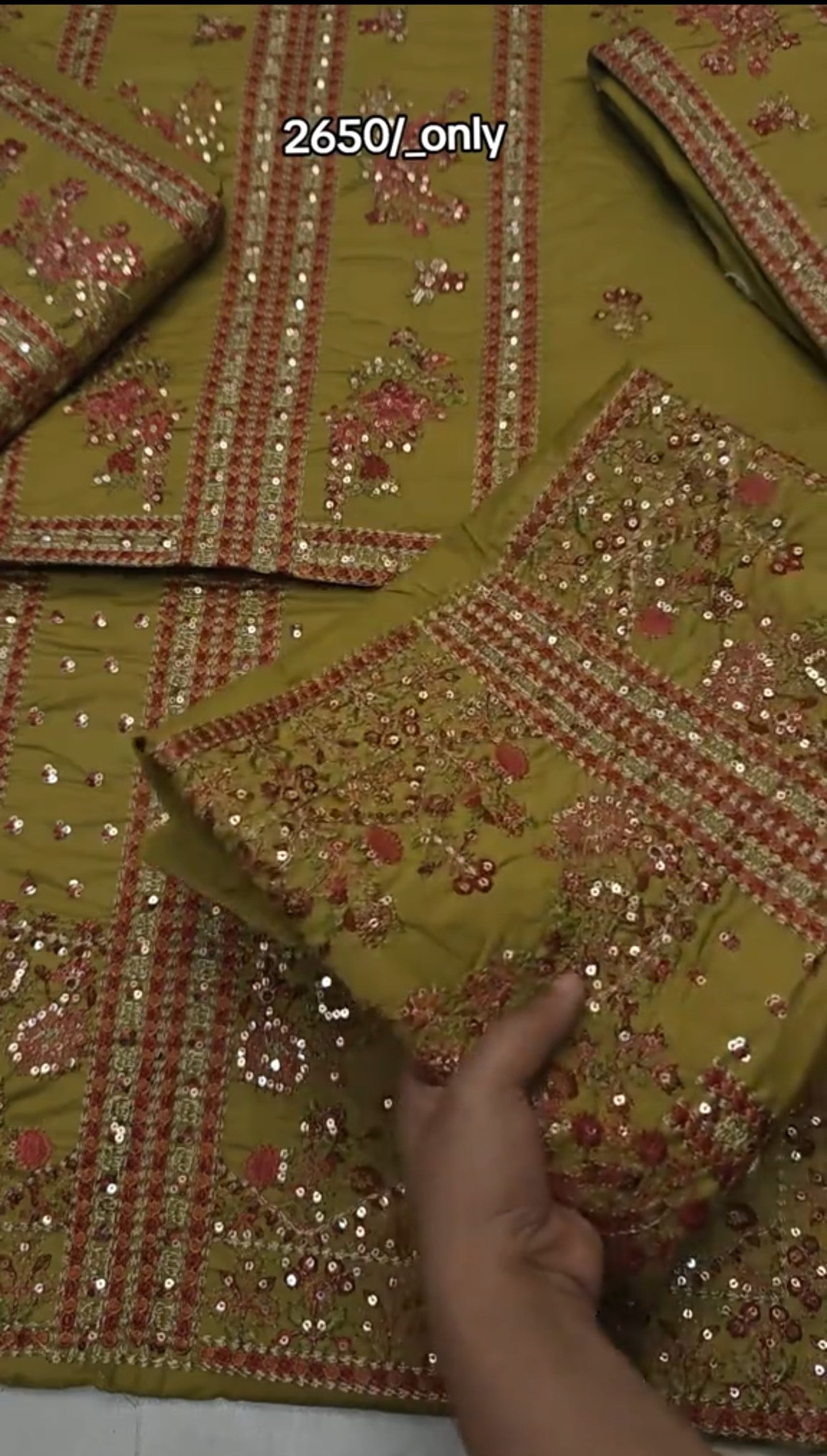 LAWN CHARIZMA EMBROIDERED 2 PIECE ARTICLE RMOHTH13